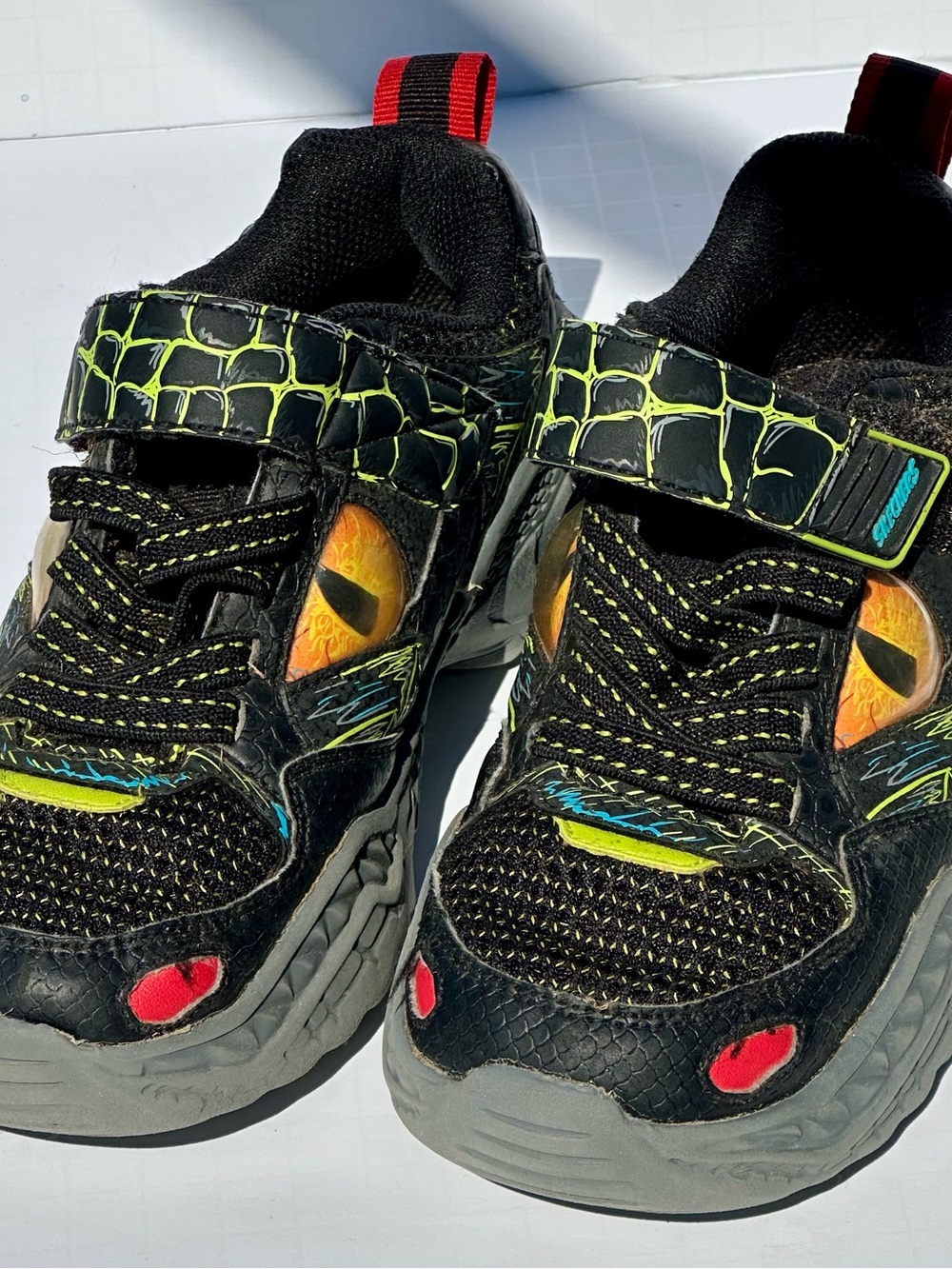 Skechers 402235L Kids Size 2 Monster Eye Memory Foam Sneakers Black Lime